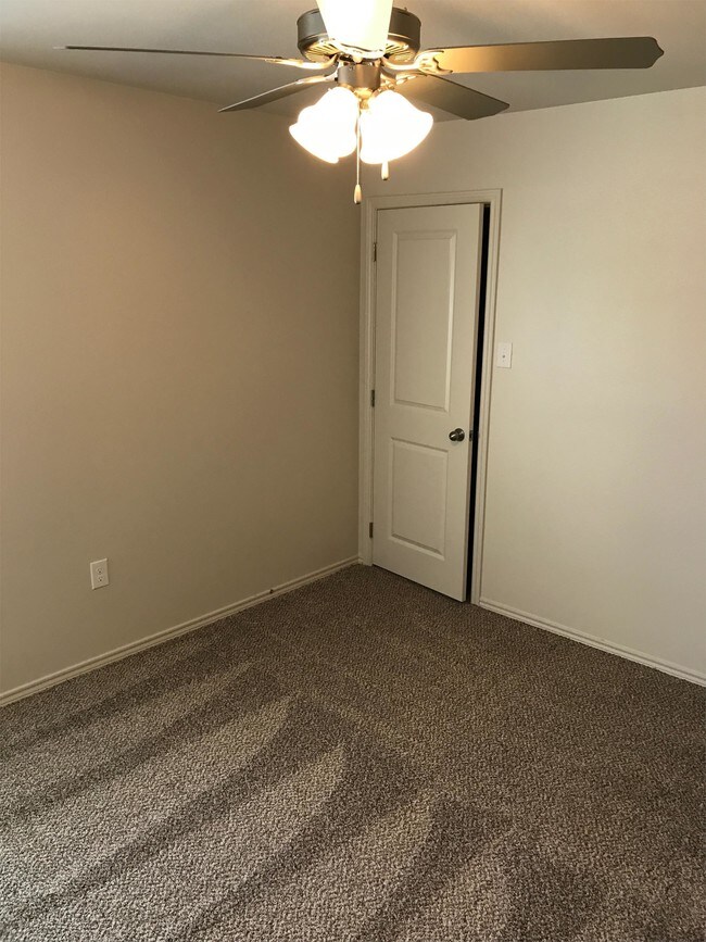 Photo - 6905 67th St