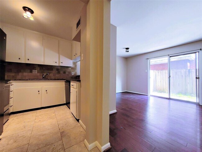 Building Photo - 5123 Del Monte Dr
