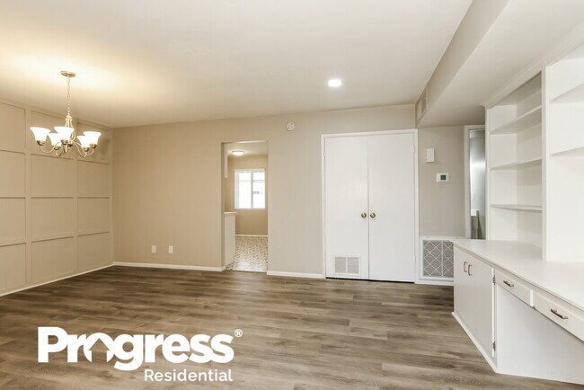 Building Photo - 6308 N 40th Dr