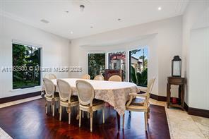 Foto del edificio - 1425 W 27th St