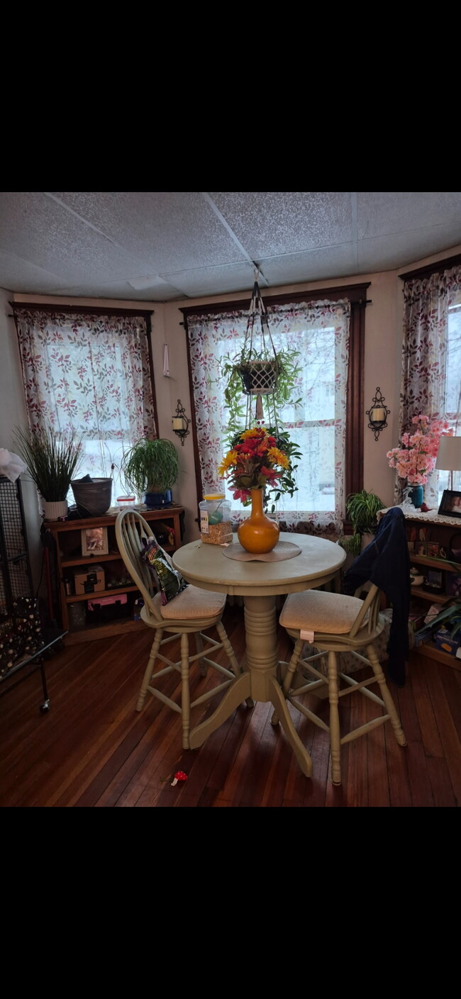 Dining room - currently occupied - 18 Harris St