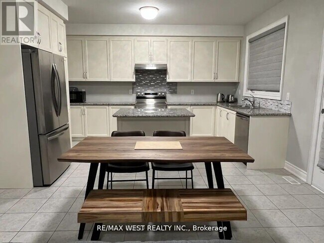 Building Photo - 65 Port Royal Ave