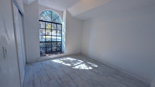 Foto del edificio - 12020 Fruitwood Dr