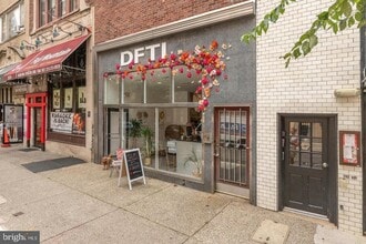 Building Photo - 2032 Chestnut St