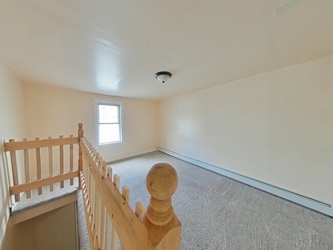 Building Photo - 247 S Maple St