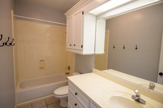 Baño de invitados - 106 Hanover Cove