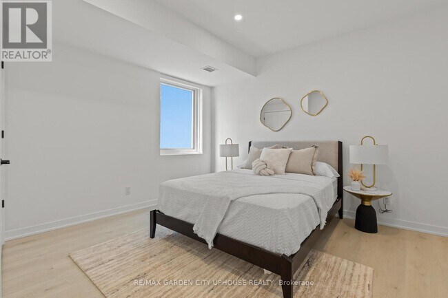 Building Photo - 57 Carlisle St