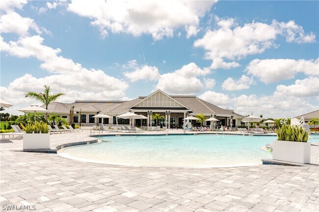 Foto del edificio - 6082 National Blvd