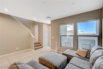 Building Photo - 9864 Kings Glen St