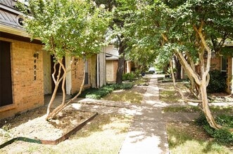 Building Photo - 4908 Oakbluff Dr