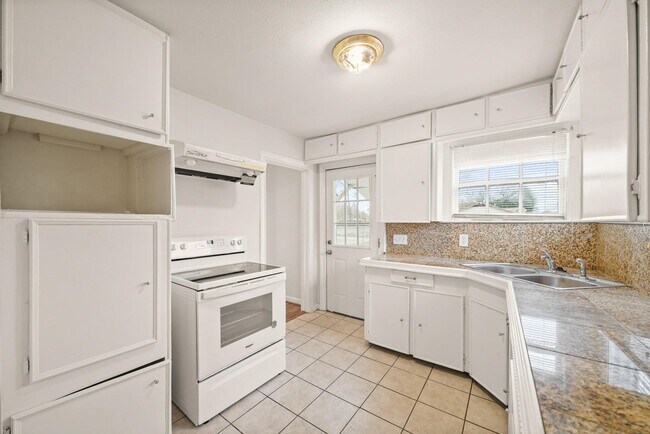 Foto del edificio - 7502 Ley Rd