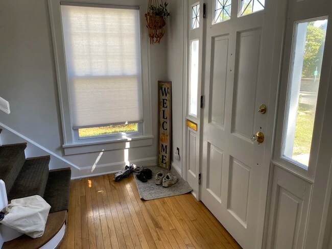 Building Photo - 512 S Eagleson Ave