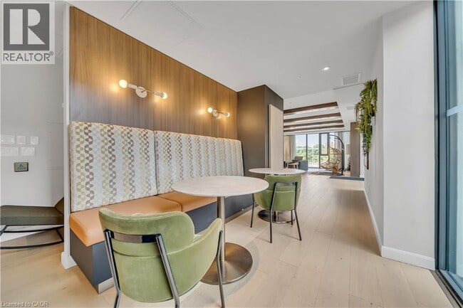 Building Photo - 741 King St W