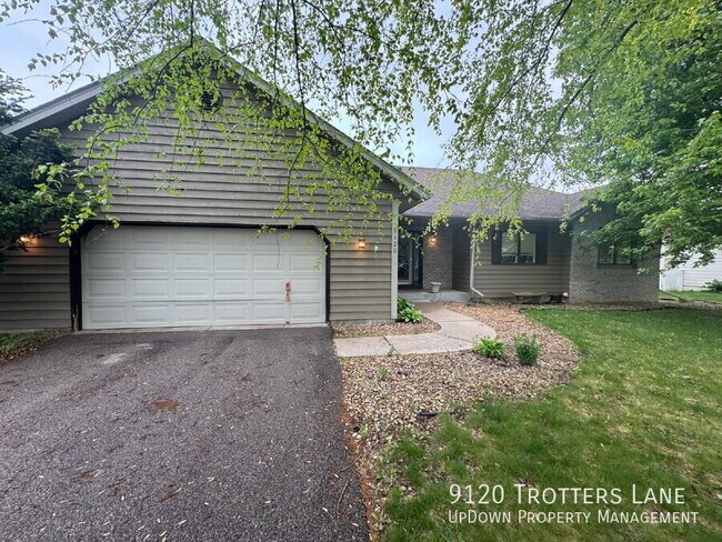 Building Photo - 9120 Trotters Ln