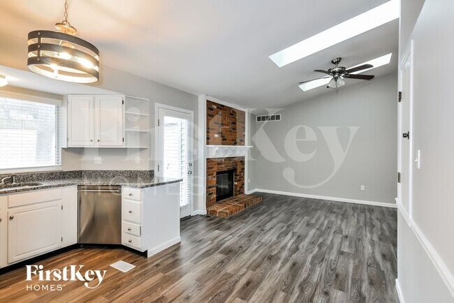 Foto del edificio - 16609 Green Pines Dr