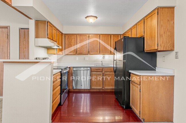 Foto del edificio - Spacious Apartment with Mountain Views and...