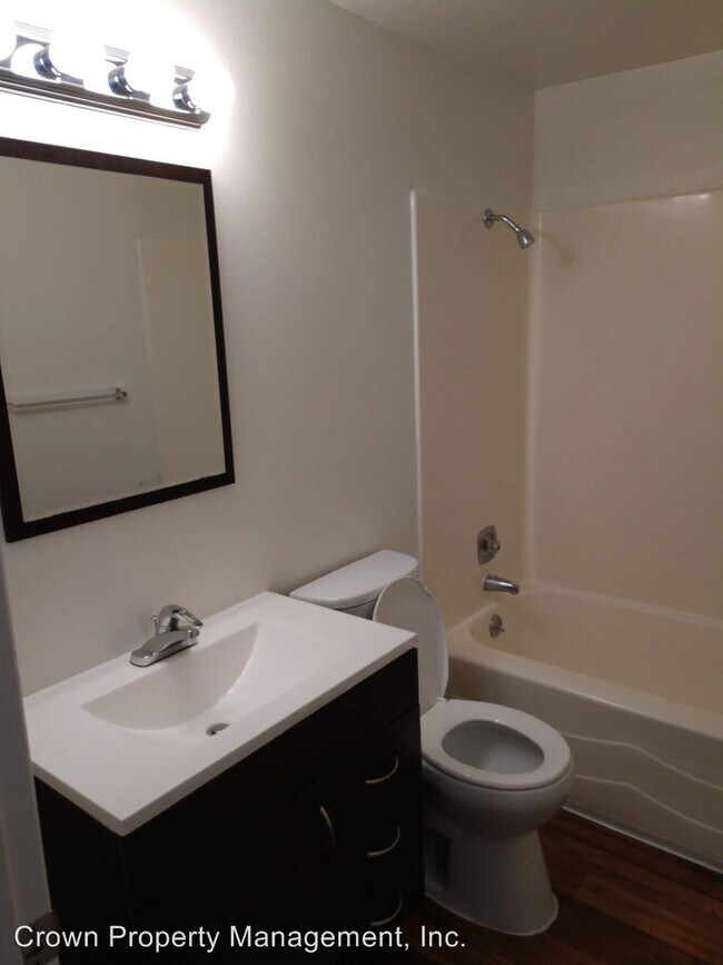 Foto del edificio - 390-414 Madrona Ave S