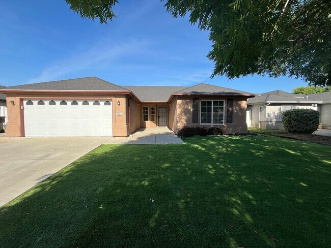 Foto del edificio - Charming home for rent in Visalia