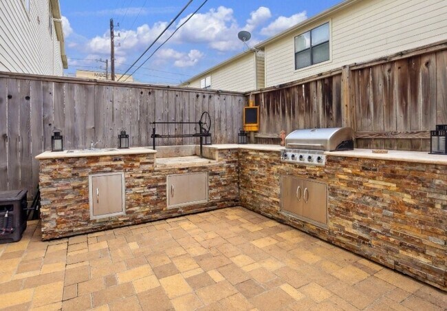 Foto del edificio - 548 Westcross St