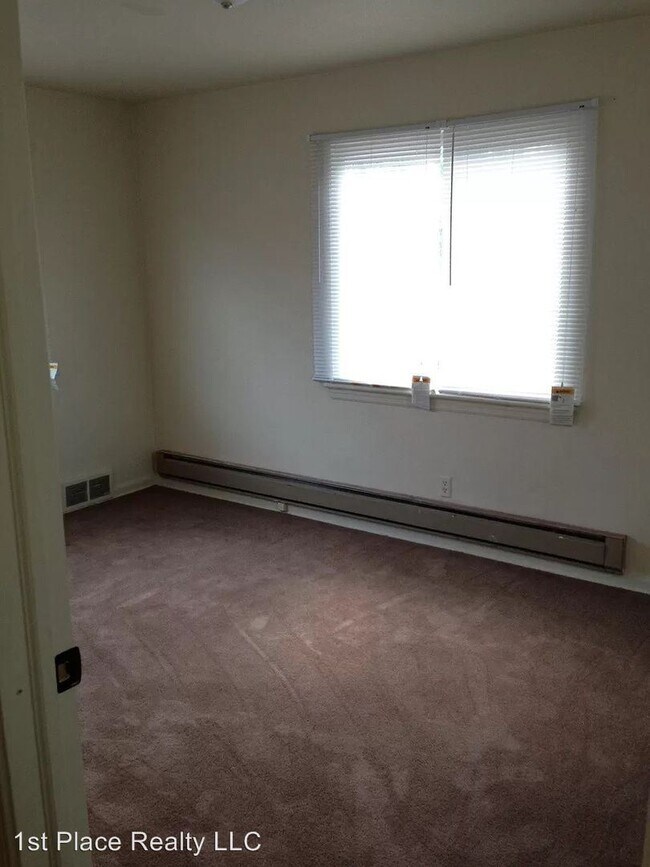 Building Photo - 3 br, 1 bath House - 2135 Summit St #B