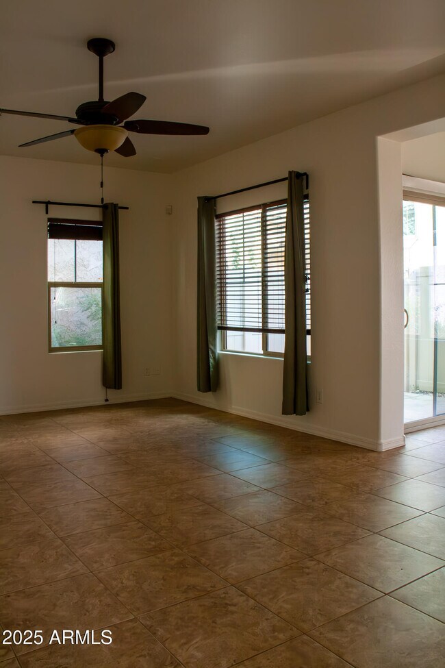 Foto del edificio - 2138 Scully Dr
