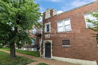 Building Photo - 4905 Winona Ave