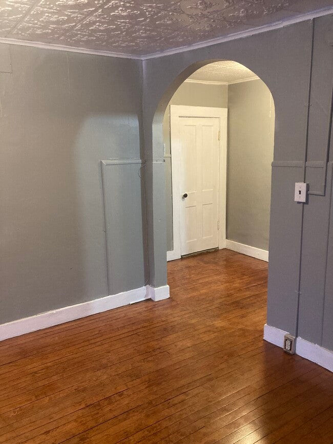 Building Photo - 87 S Main St