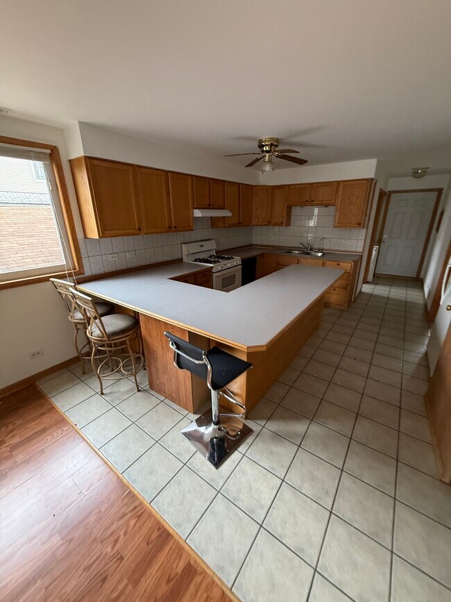 Foto del edificio - 6119 W Giddings St