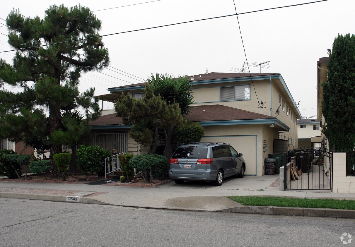 Foto principal - 12543 Oxford Ave