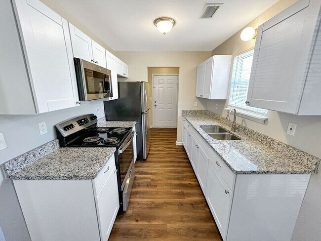 Foto del edificio - 2706 Old Matthews Rd