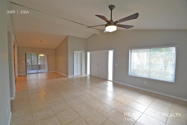 Building Photo - 1211 Wyndcliff Dr