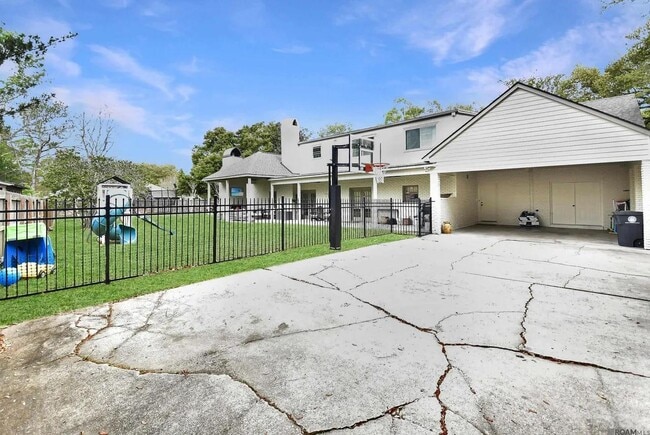 Building Photo - 12030 Chester Dr
