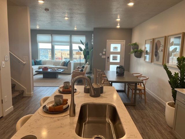 Building Photo - 2108 N Chianti St