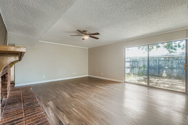 Building Photo - 9117 Fairmont Cir