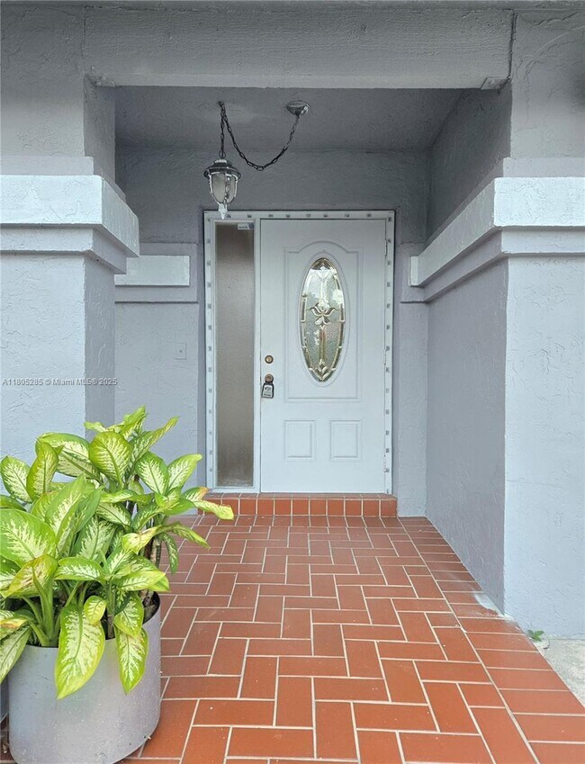 Foto del edificio - 9431 Sun Pointe Dr