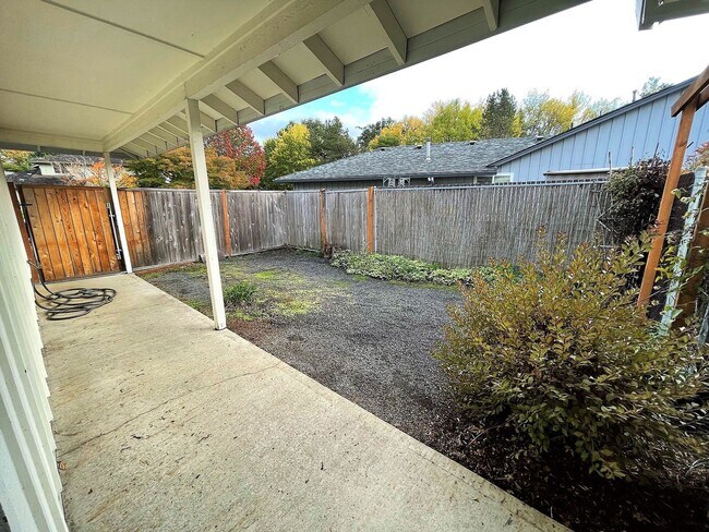 Building Photo - 3 br, 1.5 bath House - 7929 SW Skyhar Dr.