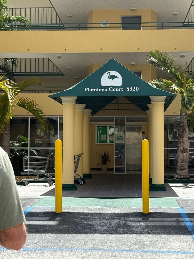 Foto del edificio - 8320 NW 7th St