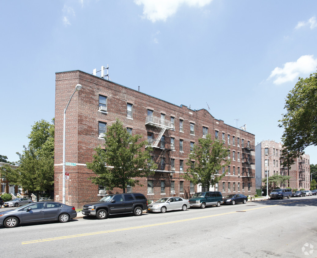 Building Photo - Mayflower Apts