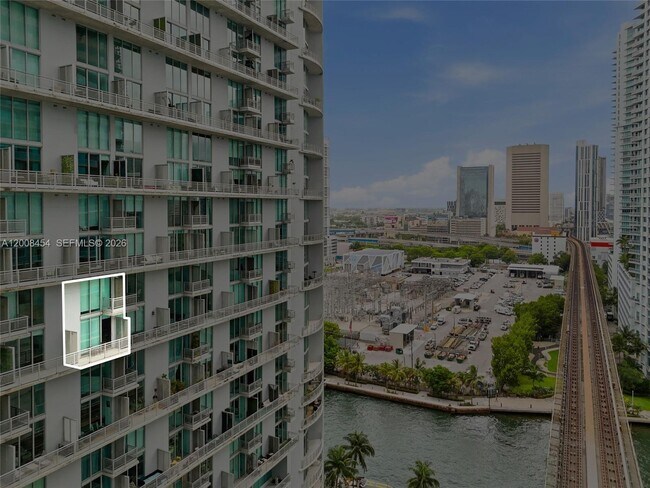 Foto del edificio - 690 SW 1st Ct