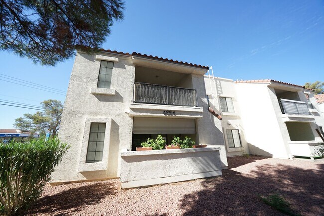 Building Photo - SHOWINGS AVAILABLE NOW