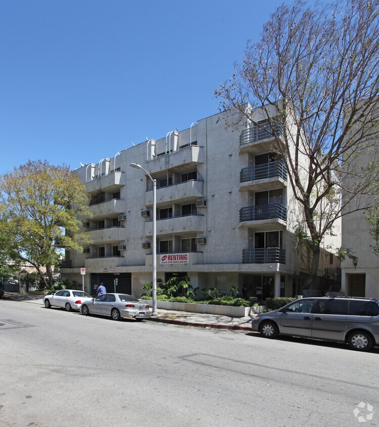 Building Photo - Renaissance Suites Apartment