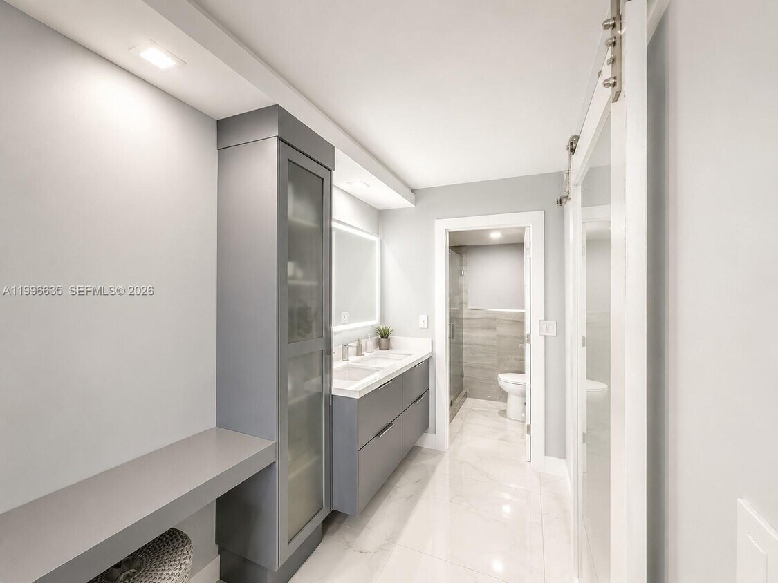 Foto del edificio - 1420 Brickell Bay Dr