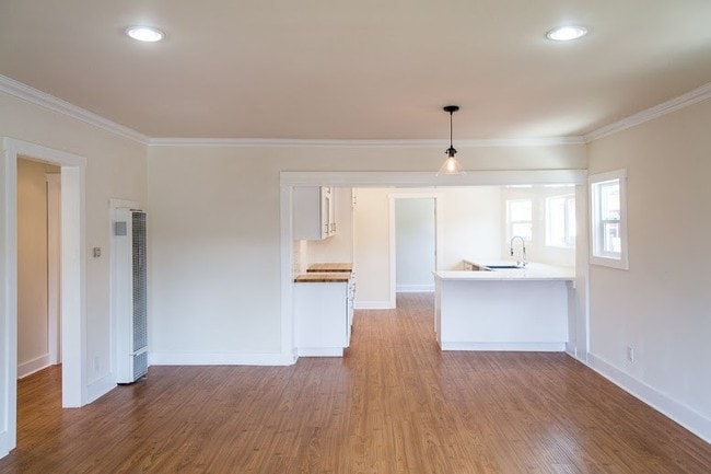 Vista de la cocina desde la sala de estar - 1719 W 39th St