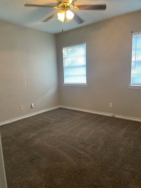 Building Photo - 110 Circle Dr