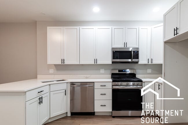 Building Photo - 656 W Gordon Ter