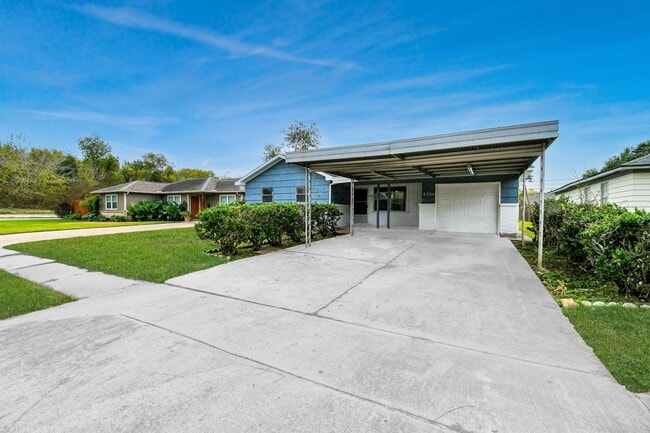 Building Photo - 8534 Fillmore St