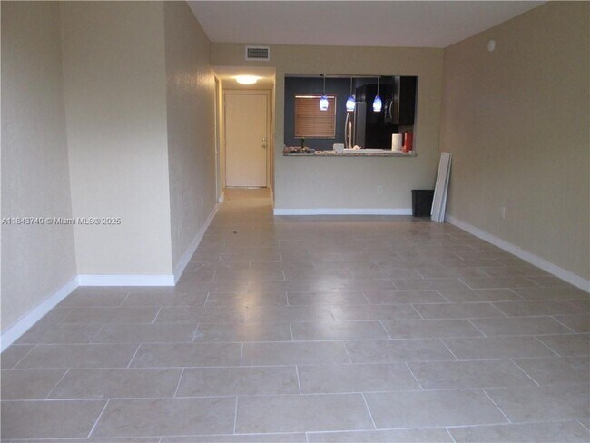 Foto del edificio - 901 NE 209th Terrace