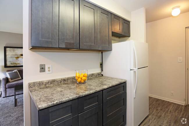 Upgraded Kitchen - Executive House Apartments