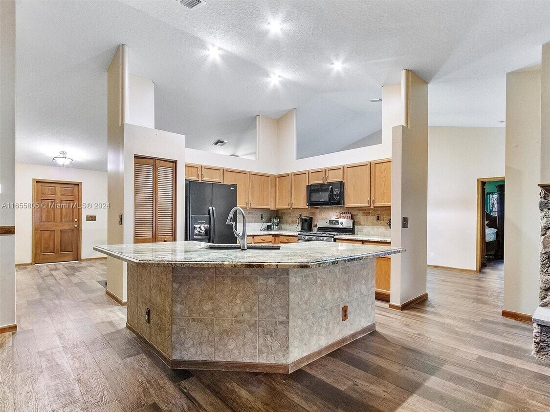 Foto principal - 12229 Tangerine Blvd