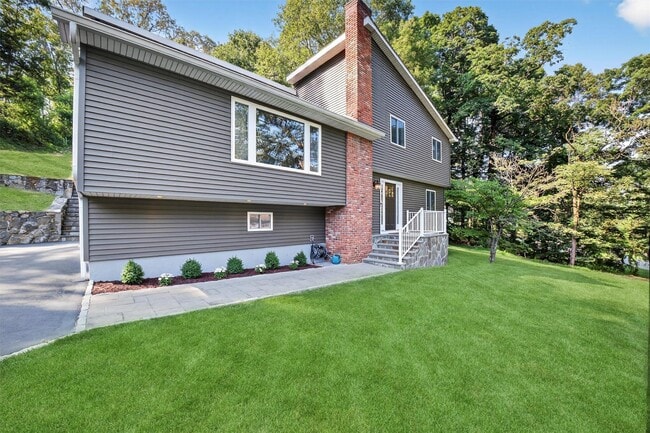Building Photo - 28 Dirubbo Dr